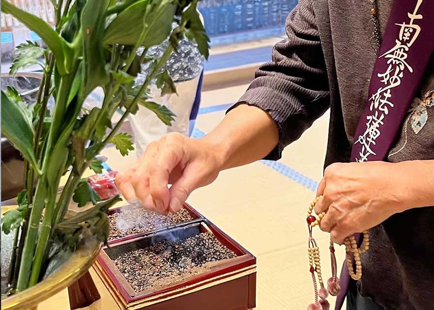 お盆とは何をする行事か｜準備と供養の流れを解説